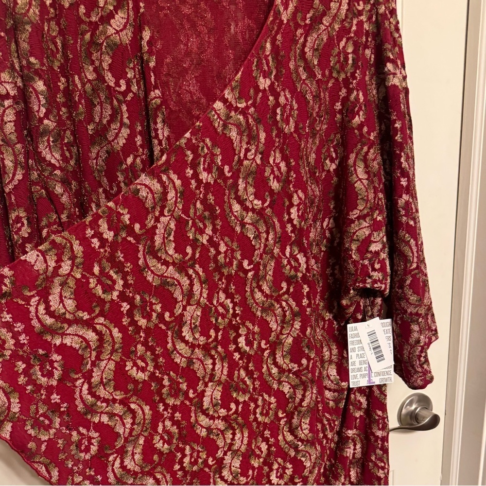 LuLaRoe Shirley Kimono Red Raspberry/Gold Lace Knit Open Front  Sweater Size Lar - Picture 2 of 11